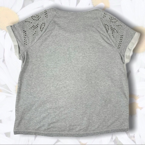 3/$10🙌 Studded Gray Short Sleeve Sweatshirt XL - Picture 9 of 15